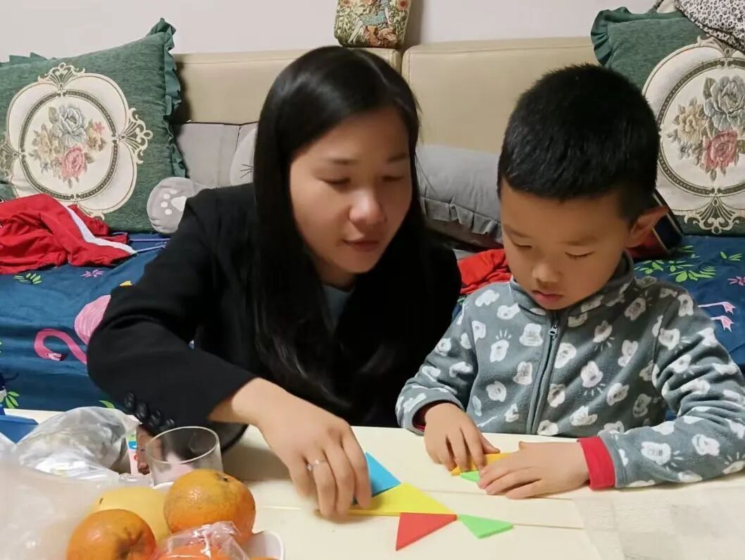 七巧板幼儿园活动_智力拼图游戏_七巧板拼图游戏