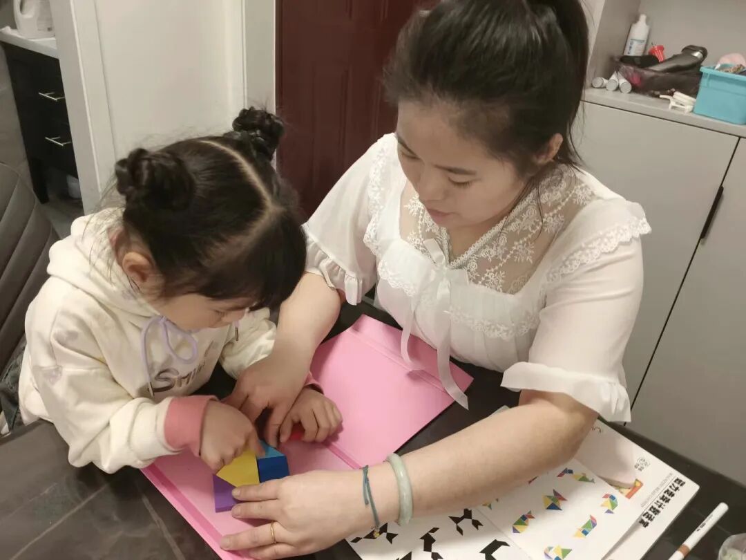 七巧板拼图游戏_智力拼图游戏_七巧板幼儿园活动