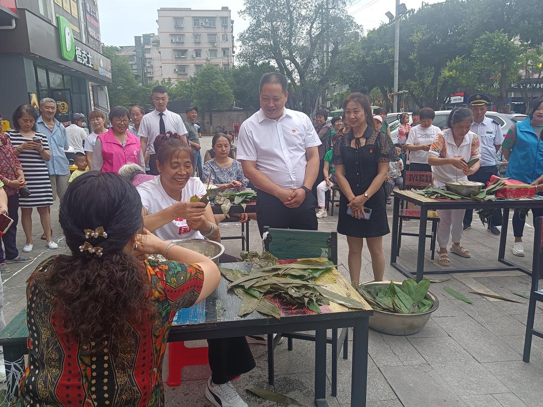 吃粽子比赛游戏规则_时代茗筑小区端午活动_阳光苑社区端午包粽能手比赛