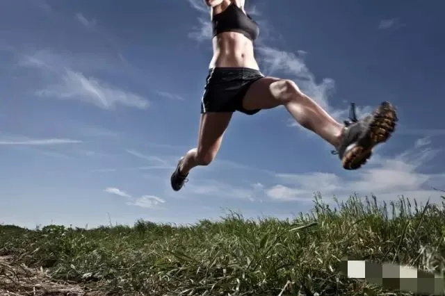 竞走与跑步区别_竞走跑步技术要求对比_绑脚竞走游戏规则