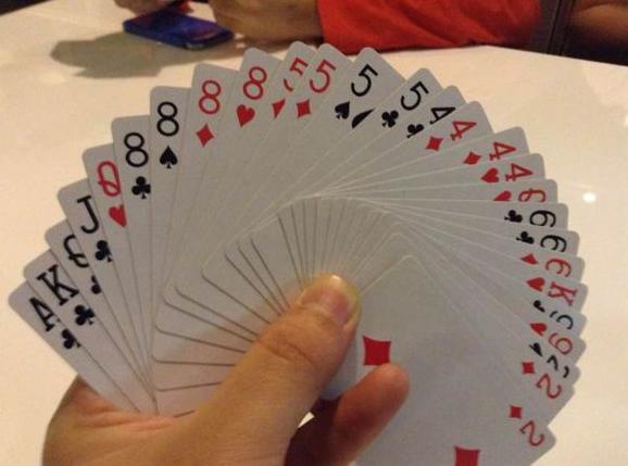 掼蛋游戏技巧_抽鬼牌游戏规则_掼蛋人生哲理