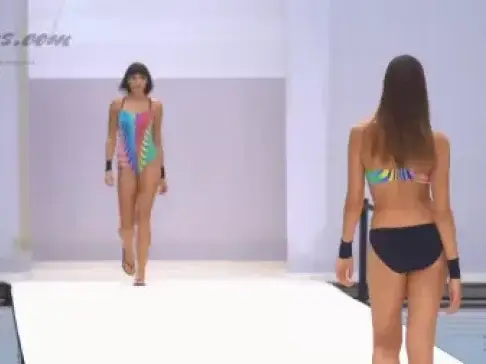 模特美女泳装秀,这迷人的身材,舞台大显