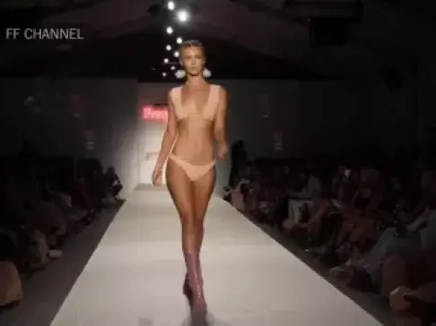 这就是我为什么喜欢外国美女的原因,太符合我胃口了