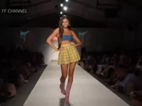 我滴个乖乖,外国美女走秀,看得我营养都跟不上了