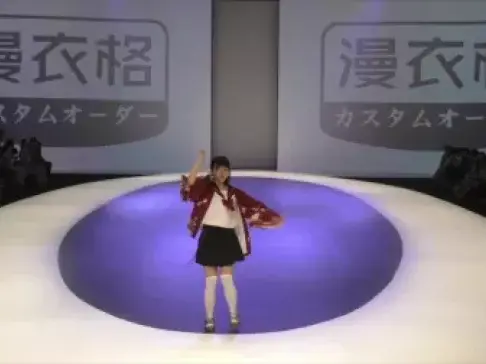 美女姐姐身材傲人,舞台激情热舞,真好看