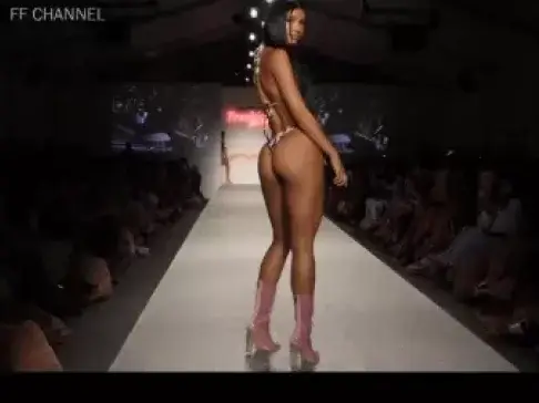 外国美女真是太疯狂了,我反复看了超多遍