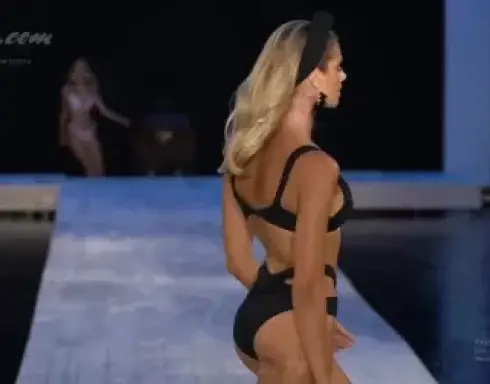 外国模特泳装走秀,这画面,让人流连忘返