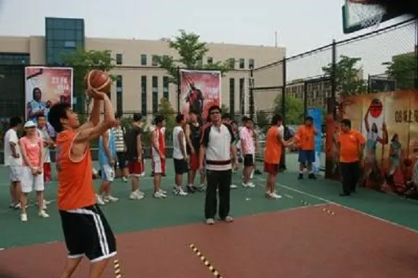 求一些趣味篮球赛的项目