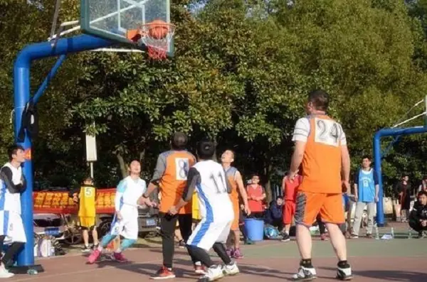 天旋地转神射手比赛规则_趣味呼啦圈游戏规则_趣味篮球赛项目
