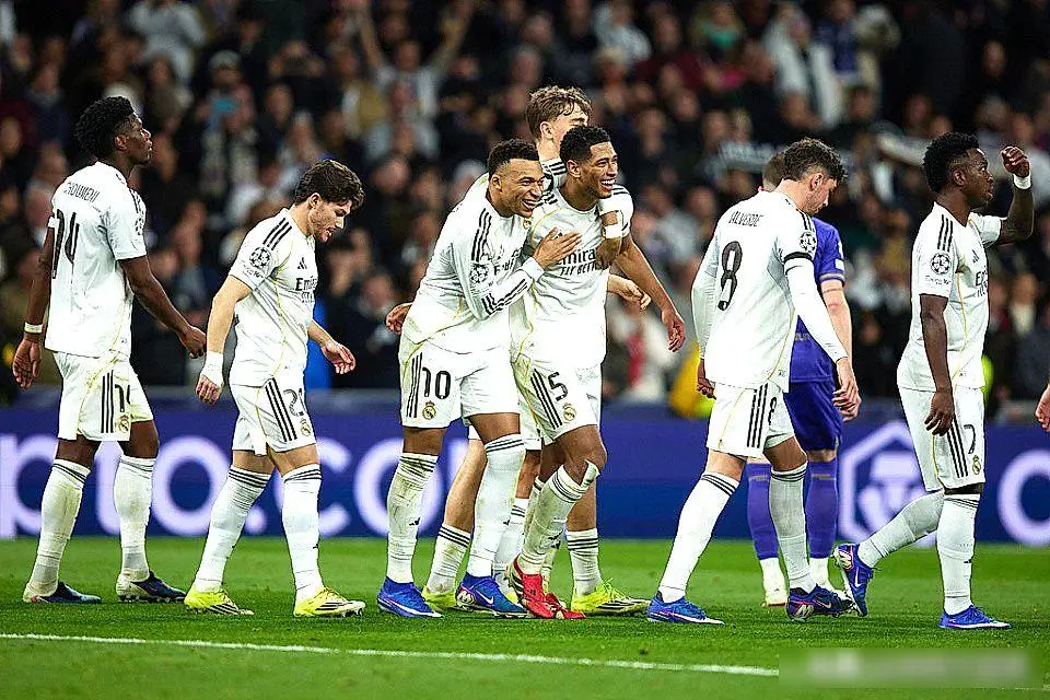 皇马贝林厄姆表现_欧冠图片_贝林厄姆阿韦洛亚战术调整