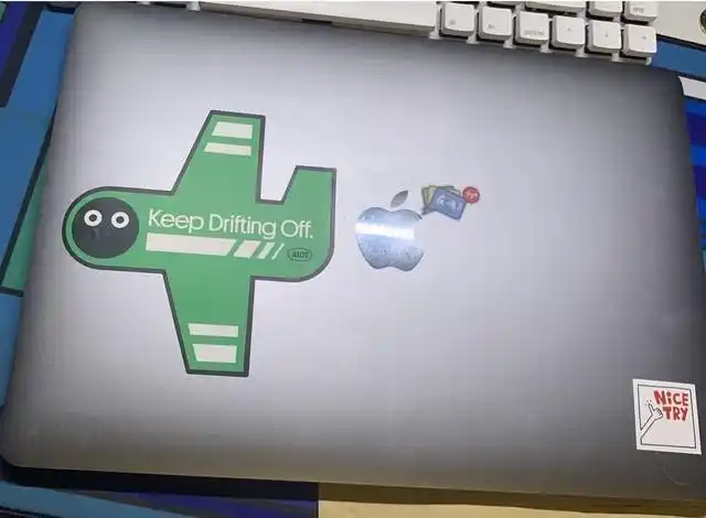 新电脑有必要贴纸吗_去除电脑贴纸残留胶印_3M除胶马克笔使用方法