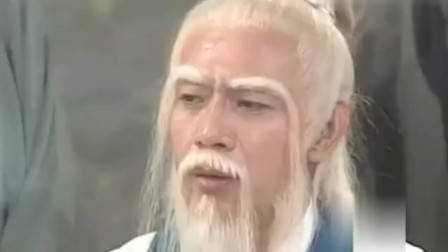 碰瓷党遇上女司机，别以为不敢撞你，男子当场被活活撞飞！