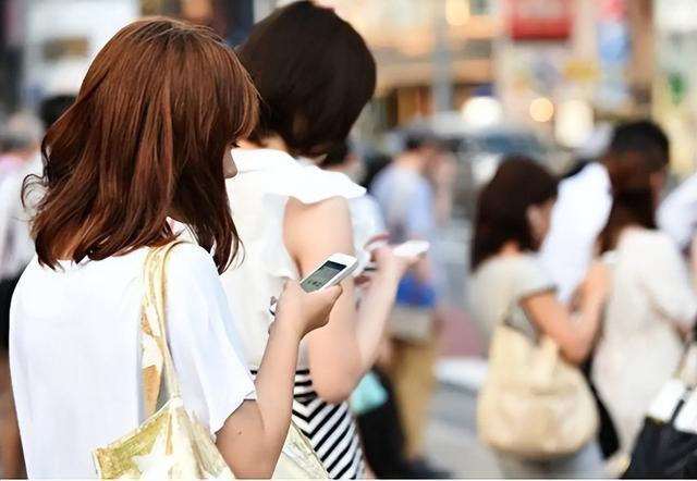 中国移动公司有固话吗_智能手机普及率_固定电话使用原因