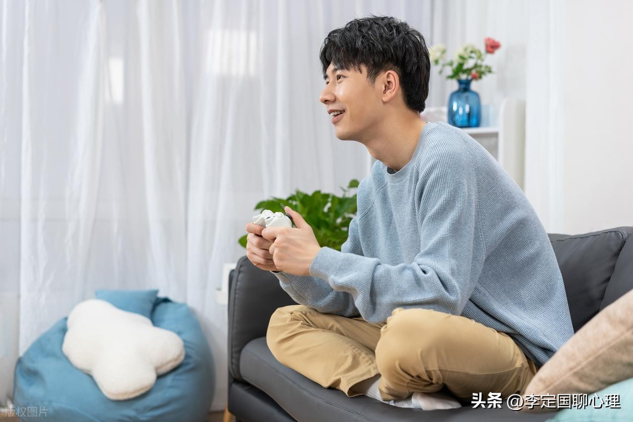 孩子沉迷游戏怎么办_如何帮助孩子戒游戏_游戏规则对孩子的影响