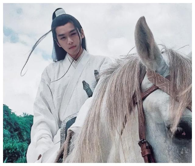 郑爽拍戏耍大牌_张若昀片场耍大牌事件_张若昀安静一下视频辟谣